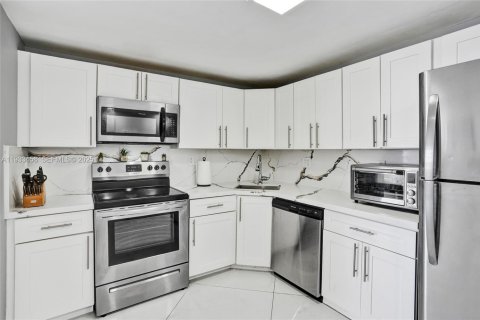 Condominio en venta en Aventura, Florida, 1 dormitorio, 72 m2 № 1991419 - foto 14