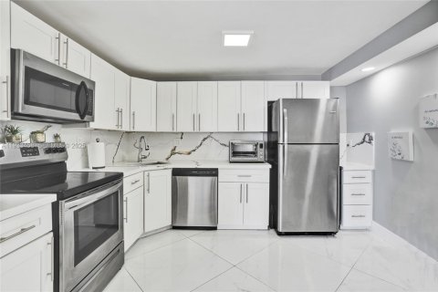 Condominio en venta en Aventura, Florida, 1 dormitorio, 72 m2 № 1991419 - foto 13