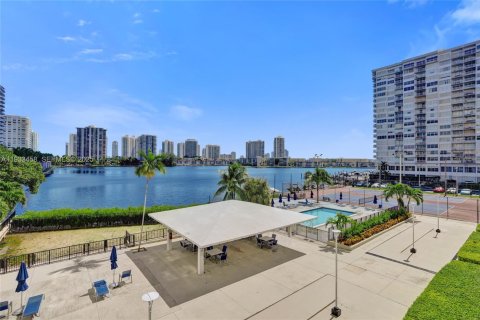 Condominio en venta en Aventura, Florida, 1 dormitorio, 72 m2 № 1991419 - foto 4