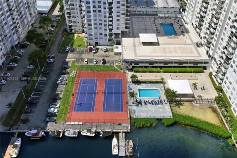 Condominio en venta en Aventura, Florida, 1 dormitorio, 72 m2 № 1991419 - foto 2