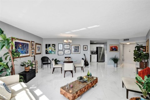 Condominio en venta en Aventura, Florida, 1 dormitorio, 72 m2 № 1991419 - foto 8