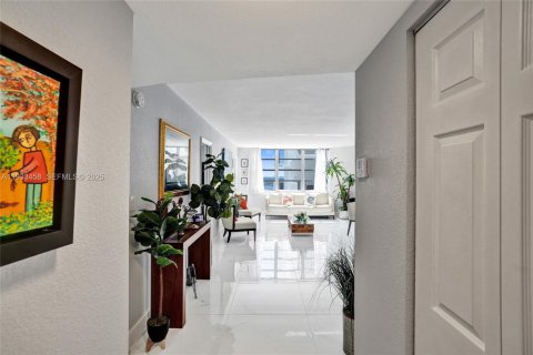 Condominio en venta en Aventura, Florida, 1 dormitorio, 72 m2 № 1991419 - foto 5