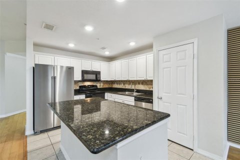 Townhouse in Tampa, Florida 3 bedrooms, 177.16 sq.m. № 1774127 - photo 21