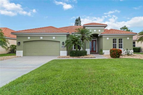 House in Bradenton, Florida 4 bedrooms, 214.79 sq.m. № 1798437 - photo 1
