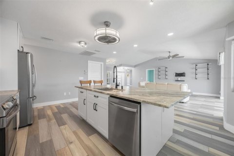 Casa en venta en Punta Gorda, Florida, 4 dormitorios, 172.98 m2 № 1528541 - foto 6