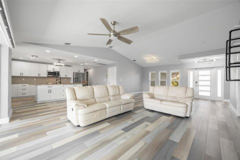 Casa en venta en Punta Gorda, Florida, 4 dormitorios, 172.98 m2 № 1528541 - foto 10