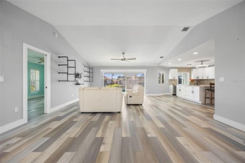 Casa en venta en Punta Gorda, Florida, 4 dormitorios, 172.98 m2 № 1528541 - foto 8