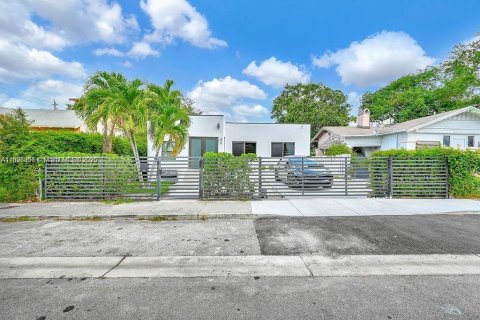 Casa en venta en Miami, Florida, 4 dormitorios, 111.48 m2 № 2016091 - foto 10