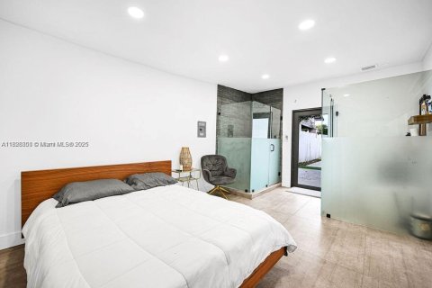 Casa en venta en Miami, Florida, 4 dormitorios, 111.48 m2 № 2016091 - foto 14