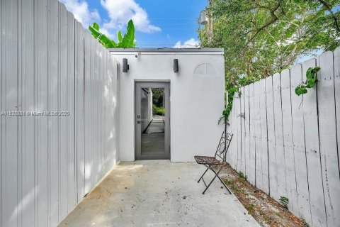 Casa en venta en Miami, Florida, 4 dormitorios, 111.48 m2 № 2016091 - foto 16