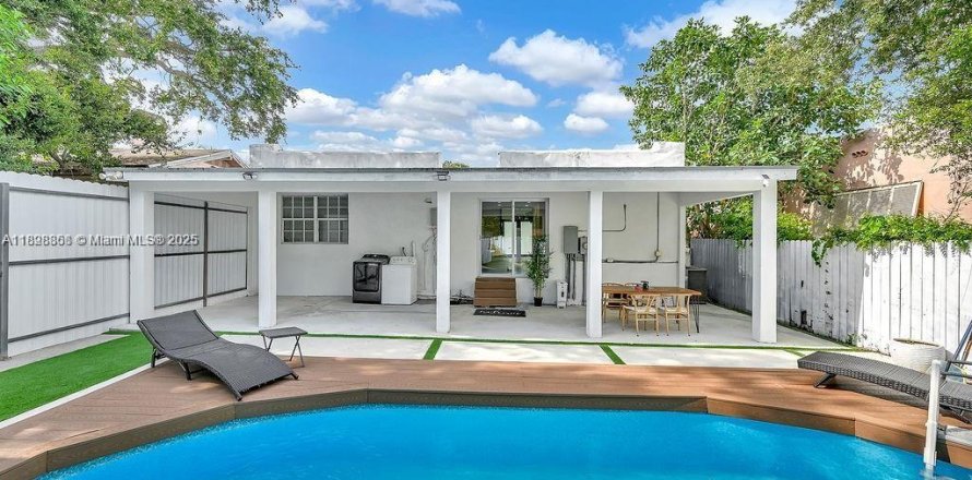 Casa en Miami, Florida 4 dormitorios, 111.48 m2 № 2016091