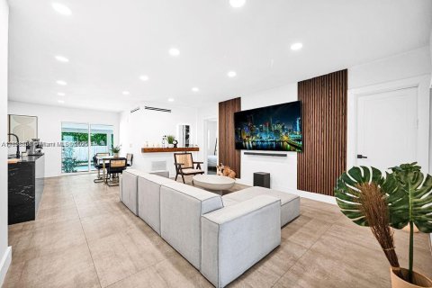 Casa en venta en Miami, Florida, 4 dormitorios, 111.48 m2 № 2016091 - foto 5