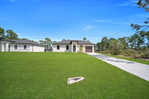 House in Lehigh Acres, Florida 3 bedrooms, 98.2 sq.m. № 2050180
