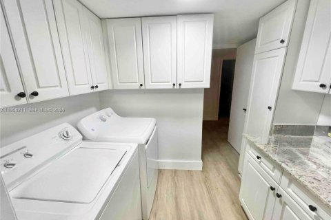 Купить таунхаус в Майами, Флорида 3 спальни, 171.96м2, № 2009085 - фото 8