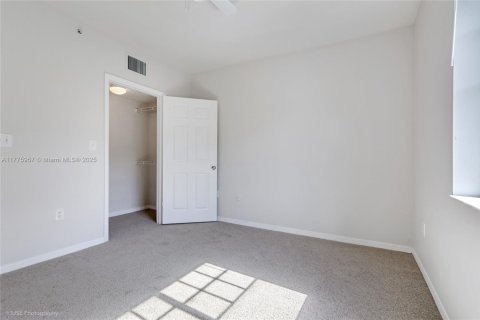 Condo in West Palm Beach, Florida, 3 bedrooms  № 1860828 - photo 10