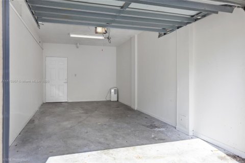 Condo in West Palm Beach, Florida, 3 bedrooms  № 1860828 - photo 19