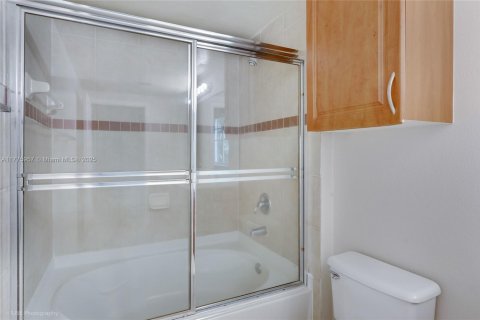 Condo in West Palm Beach, Florida, 3 bedrooms  № 1860828 - photo 17