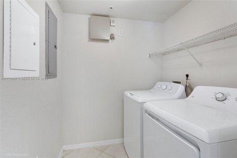 Condo in West Palm Beach, Florida, 3 bedrooms  № 1860828 - photo 18