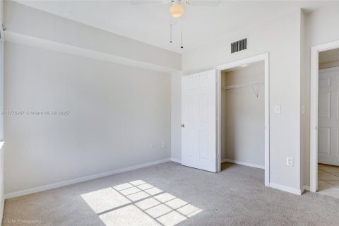 Condo in West Palm Beach, Florida, 3 bedrooms  № 1860828 - photo 14