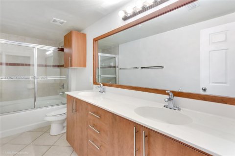 Condo in West Palm Beach, Florida, 3 bedrooms  № 1860828 - photo 12