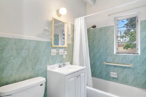 House in Miami Gardens, Florida 2 bedrooms, 93.65 sq.m. № 2007394 - photo 29