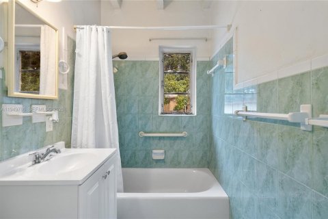 House in Miami Gardens, Florida 2 bedrooms, 93.65 sq.m. № 2007394 - photo 30