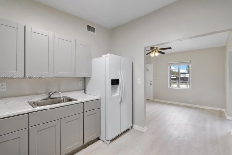 House in Miami Gardens, Florida 2 bedrooms, 93.65 sq.m. № 2007394 - photo 15