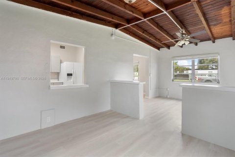 House in Miami Gardens, Florida 2 bedrooms, 93.65 sq.m. № 2007394 - photo 21