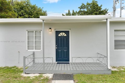 House in Miami Gardens, Florida 2 bedrooms, 93.65 sq.m. № 2007394 - photo 5