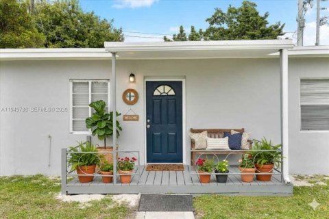 House in Miami Gardens, Florida 2 bedrooms, 93.65 sq.m. № 2007394 - photo 4