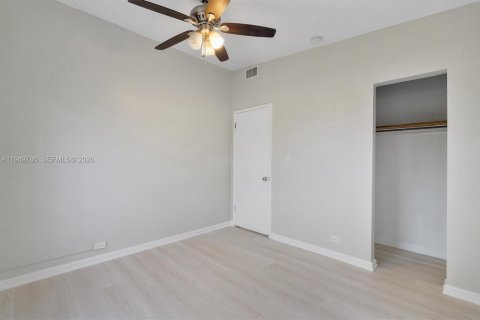 House in Miami Gardens, Florida 2 bedrooms, 93.65 sq.m. № 2007394 - photo 26