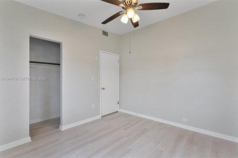 House in Miami Gardens, Florida 2 bedrooms, 93.65 sq.m. № 2007394 - photo 25