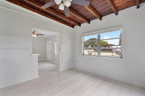 House in Miami Gardens, Florida 2 bedrooms, 93.65 sq.m. № 2007394 - photo 22