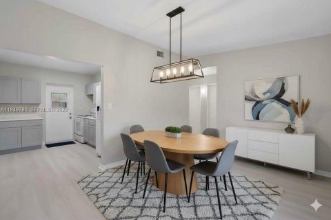 House in Miami Gardens, Florida 2 bedrooms, 93.65 sq.m. № 2007394 - photo 7