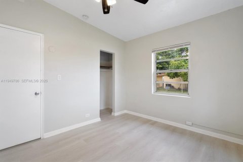 House in Miami Gardens, Florida 2 bedrooms, 93.65 sq.m. № 2007394 - photo 28