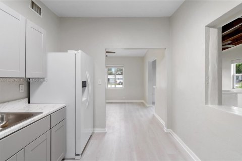 House in Miami Gardens, Florida 2 bedrooms, 93.65 sq.m. № 2007394 - photo 14