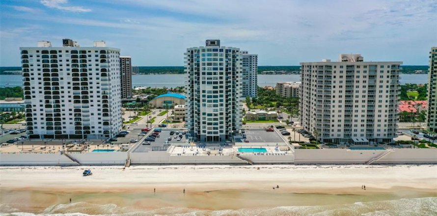 Condominio en Daytona Beach, Florida, 2 dormitorios № 1800577