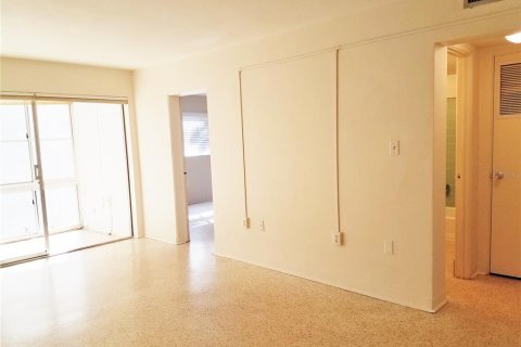 Condo in Sarasota, Florida, 2 bedrooms  № 1809906 - photo 14