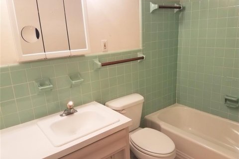 Condo in Sarasota, Florida, 2 bedrooms  № 1809906 - photo 9