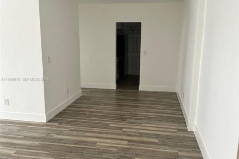 Apartamento en alquiler en North Bay Village, Florida, 1 dormitorio, 69.68 m2 № 2057630 - foto 7