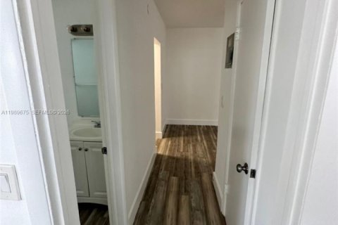 Apartamento en alquiler en North Bay Village, Florida, 1 dormitorio, 69.68 m2 № 2057630 - foto 5