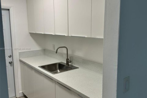 Apartamento en alquiler en North Bay Village, Florida, 1 dormitorio, 69.68 m2 № 2057630 - foto 4