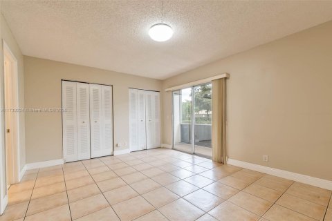 Condo in Pembroke Pines, Florida, 1 bedroom  № 1487734 - photo 4