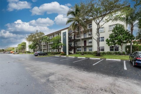 Condo in Pembroke Pines, Florida, 1 bedroom  № 1487734 - photo 22