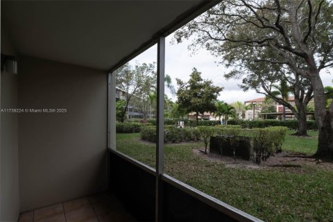 Condo in Pembroke Pines, Florida, 1 bedroom  № 1487734 - photo 17