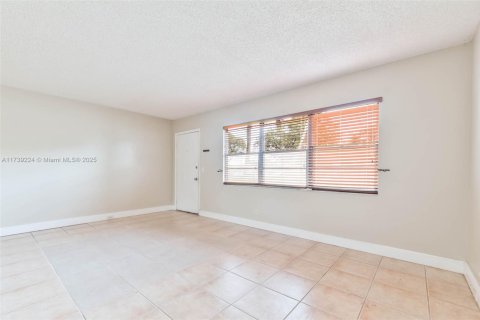 Condo in Pembroke Pines, Florida, 1 bedroom  № 1487734 - photo 13