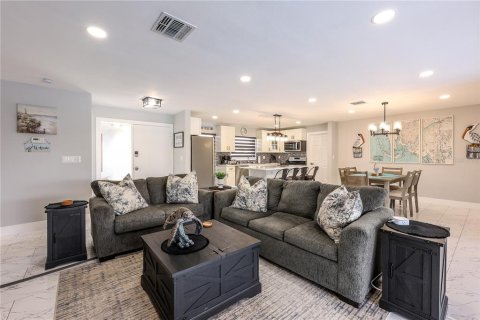 Casa en venta en Cape Coral, Florida, 3 dormitorios, 127.28 m2 № 1915158 - foto 16