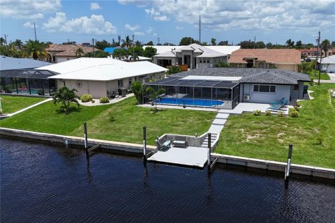 Casa en venta en Cape Coral, Florida, 3 dormitorios, 127.28 m2 № 1915158 - foto 1