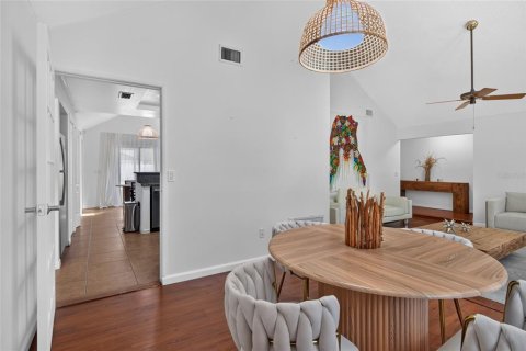 Villa ou maison à louer à Orlando, Floride: 3 chambres, 196.77 m2 № 2416246 - photo 9