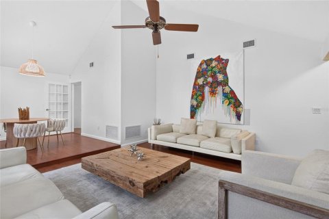 Villa ou maison à louer à Orlando, Floride: 3 chambres, 196.77 m2 № 2416246 - photo 2